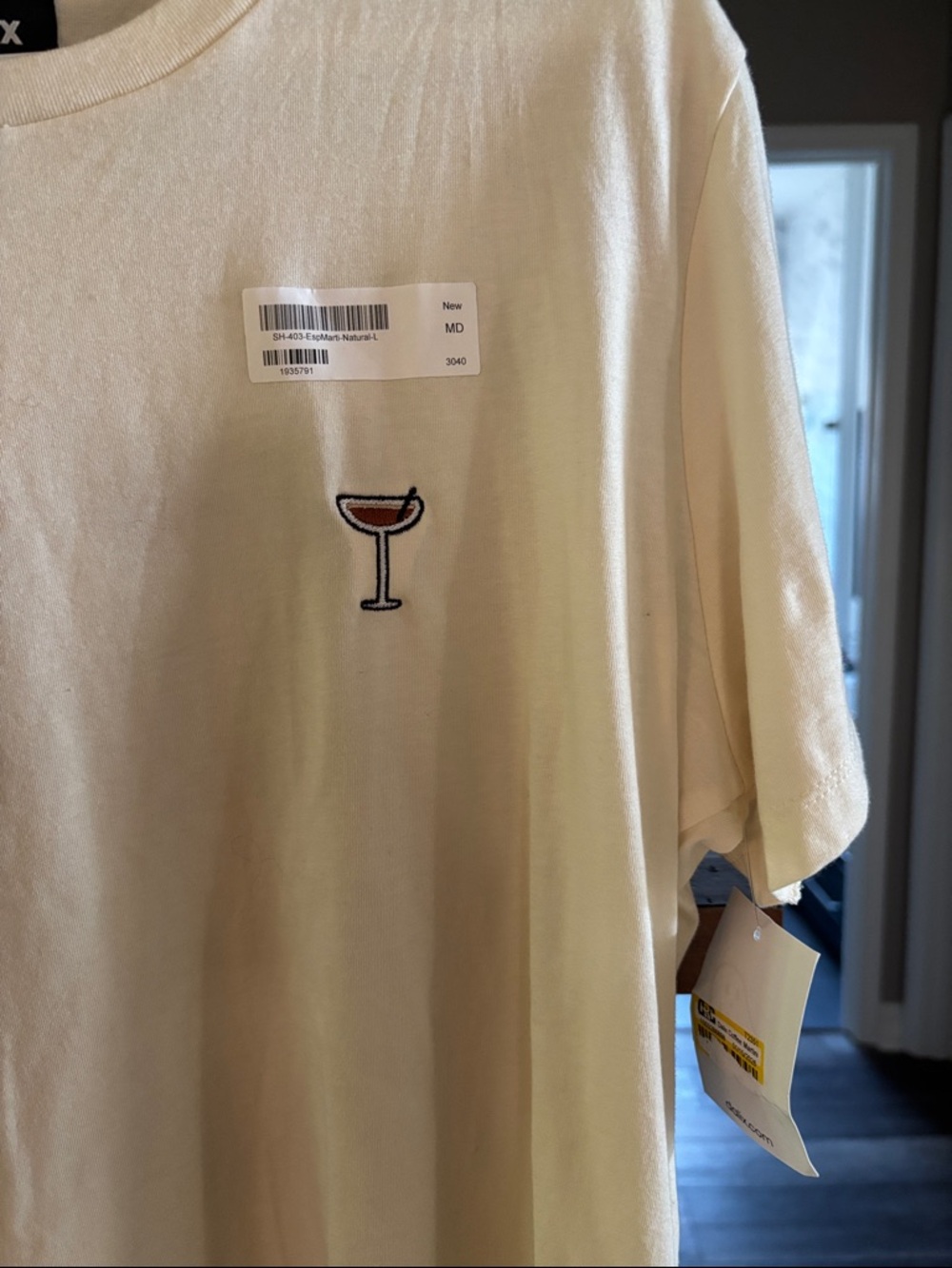 Cream Graphic T with Small Wine Glass Motif Tory jeans 28 and Tory bag necklace - Picture 4 of 6
